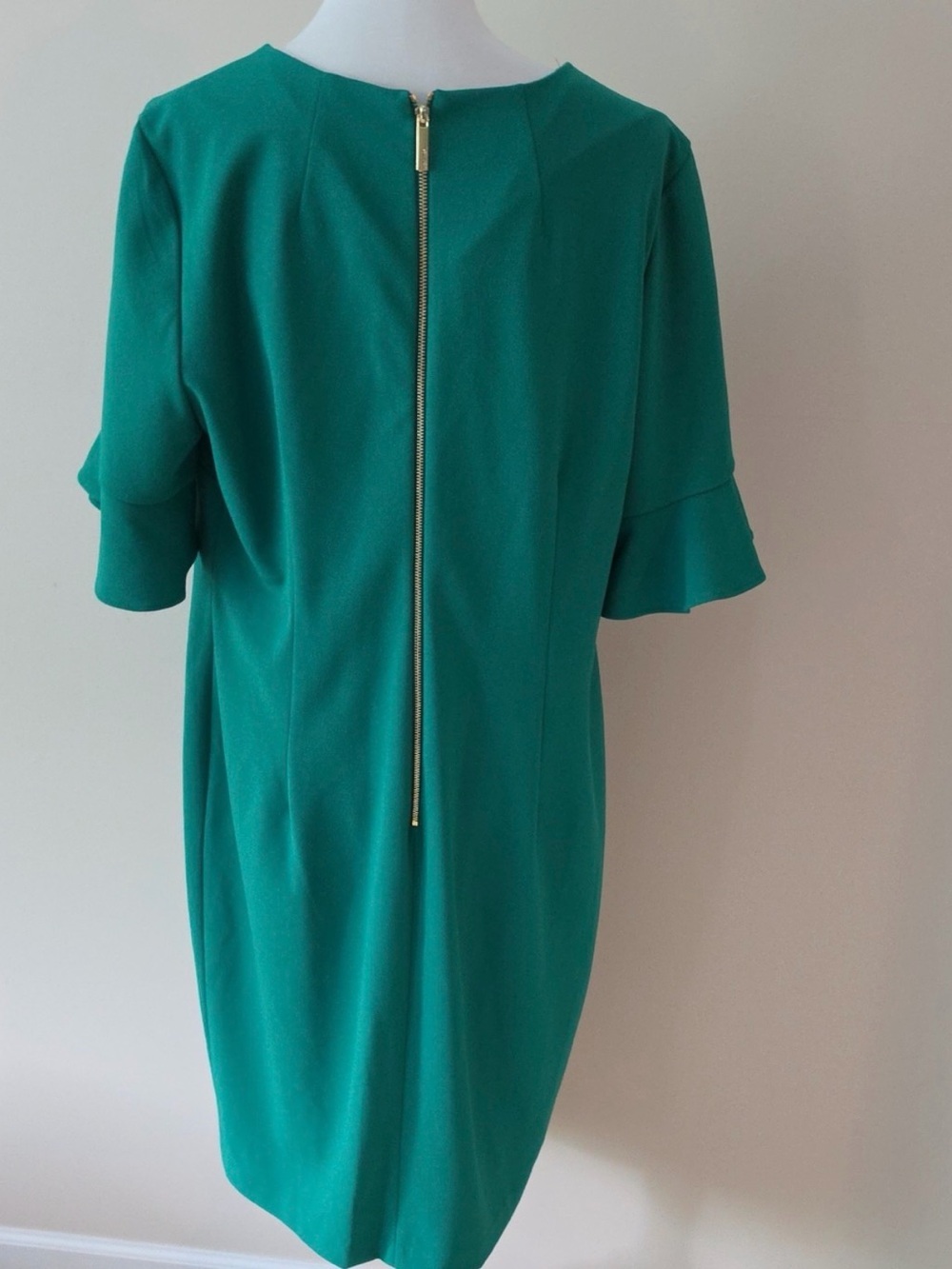Calvin Klein Kelly Green Dress - short sleeves with slight flutter - Picture 2 of 2